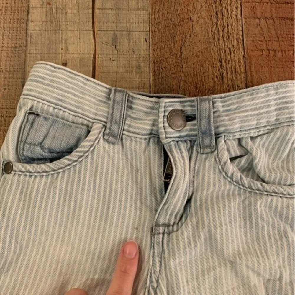 Oshkosh genuine kids boys blue and white striped denim shorts -2T